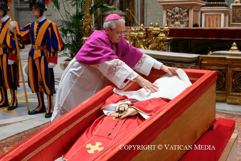 ¿Cómo es el rito del cierre del féretro del Papa Francisco? - Noticias de hoy en República Dominicana | De Último Minuto