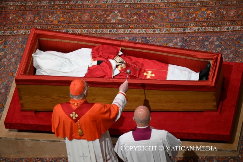 ¿Cómo es el rito del cierre del féretro del Papa Francisco? - Noticias de hoy en República Dominicana | De Último Minuto