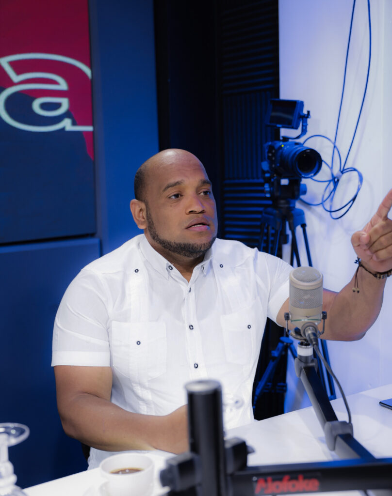 Jonatan Familia en el programa Politikal