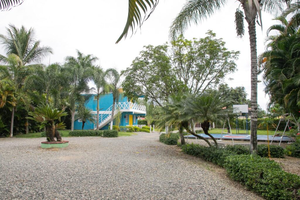 Intervienen fábrica de hielo y finca por fraude eléctrico en Guerra - Noticias de hoy en República Dominicana | De Último Minuto