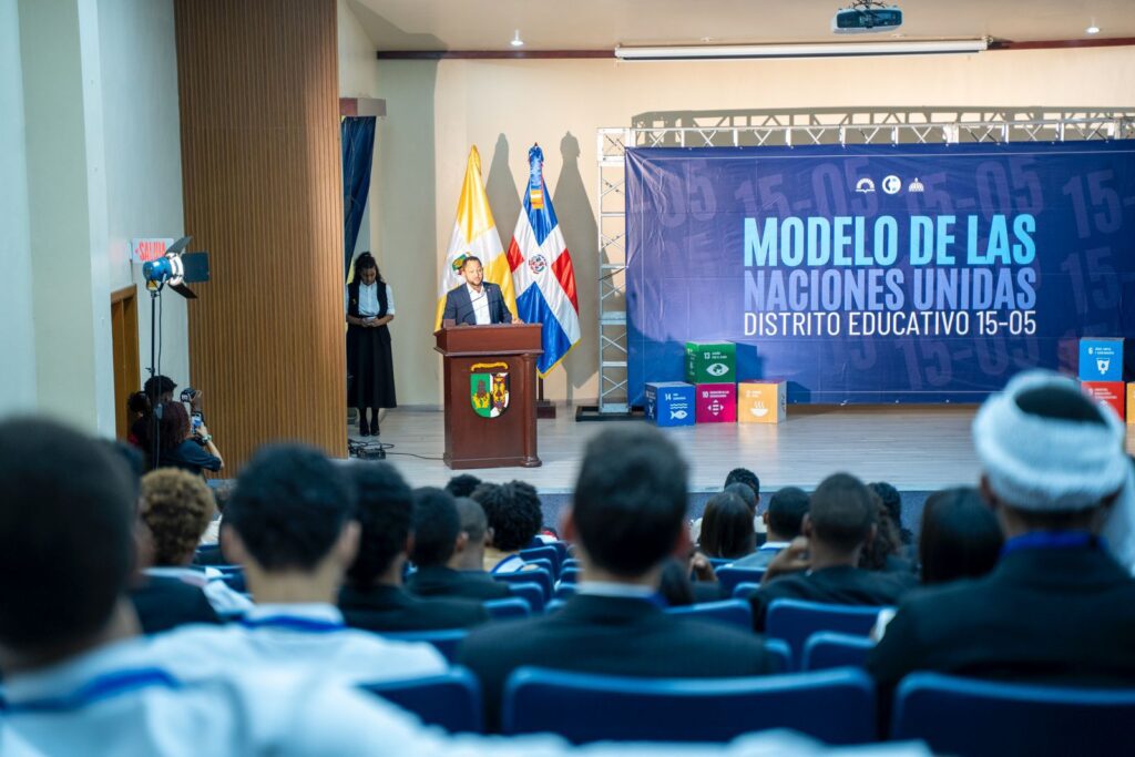 Leandro Mieses inspira a jóvenes en la apertura del Modelo de la ONU en Santo Domingo - Noticias de hoy en República Dominicana | De Último Minuto