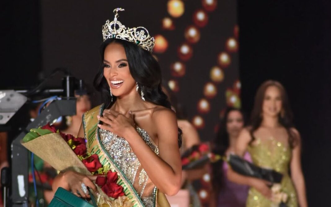 La joven modelo Madelyn Mejía, se coronó la noche del sábado como la nueva representante de la República Dominicana en el Miss Grand Internacional 2025.