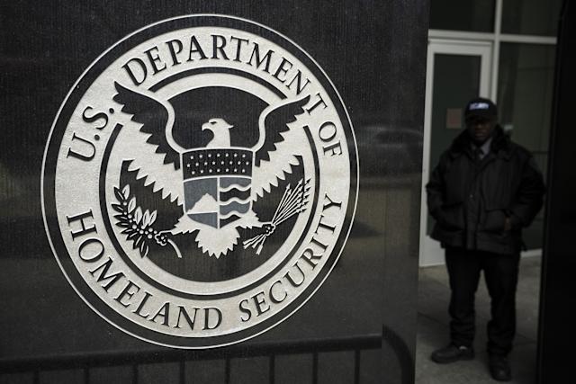 EE.UU. ofrecerá ayuda adicional de 1.000 dólares a indocumentados que elijan autodeportarse