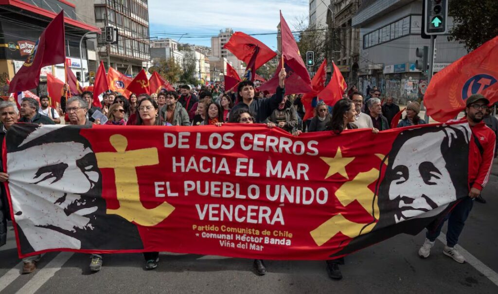 Violentas confrontaciones marcan el Día del Trabajo en Santiago de Chile - Noticias de hoy en República Dominicana | De Último Minuto