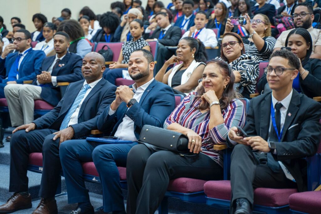 Leandro Mieses inspira a jóvenes en la apertura del Modelo de la ONU en Santo Domingo - Noticias de hoy en República Dominicana | De Último Minuto