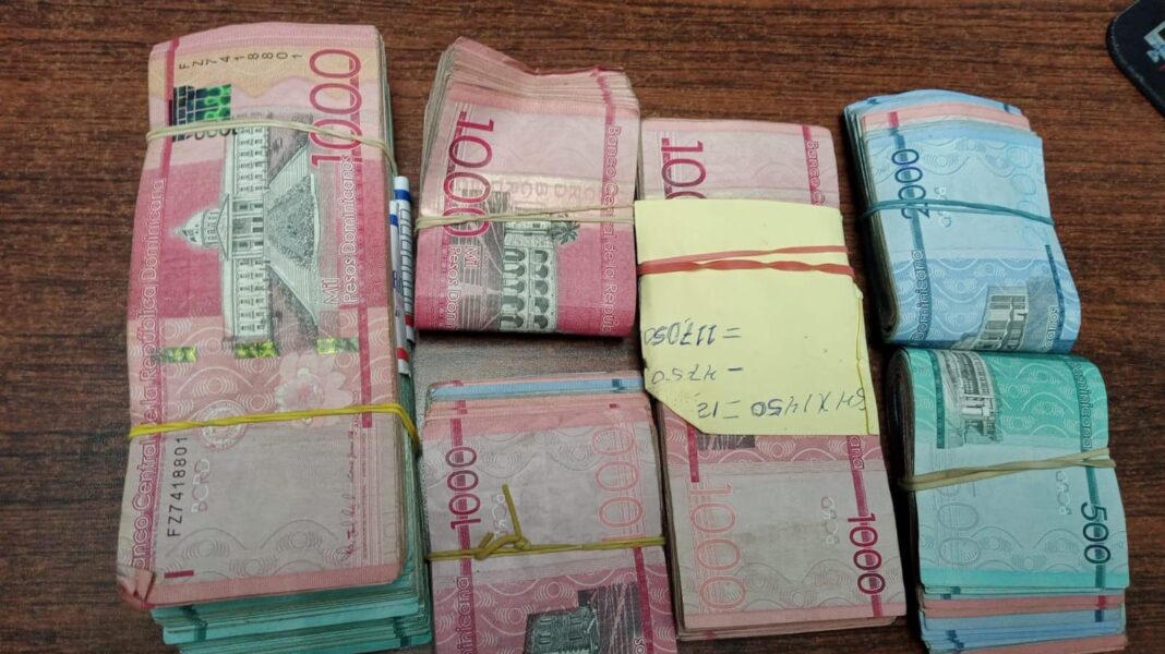 Policía Nacional recupera dinero en efectivo sustraído de una vivienda en Villa Juana