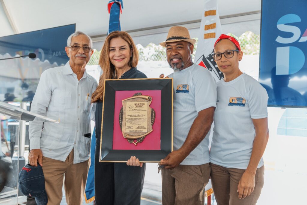Carolina Mejía inaugura parque lineal en La Yagüita en honor a Christian Tejeda - Noticias de hoy en República Dominicana | De Último Minuto