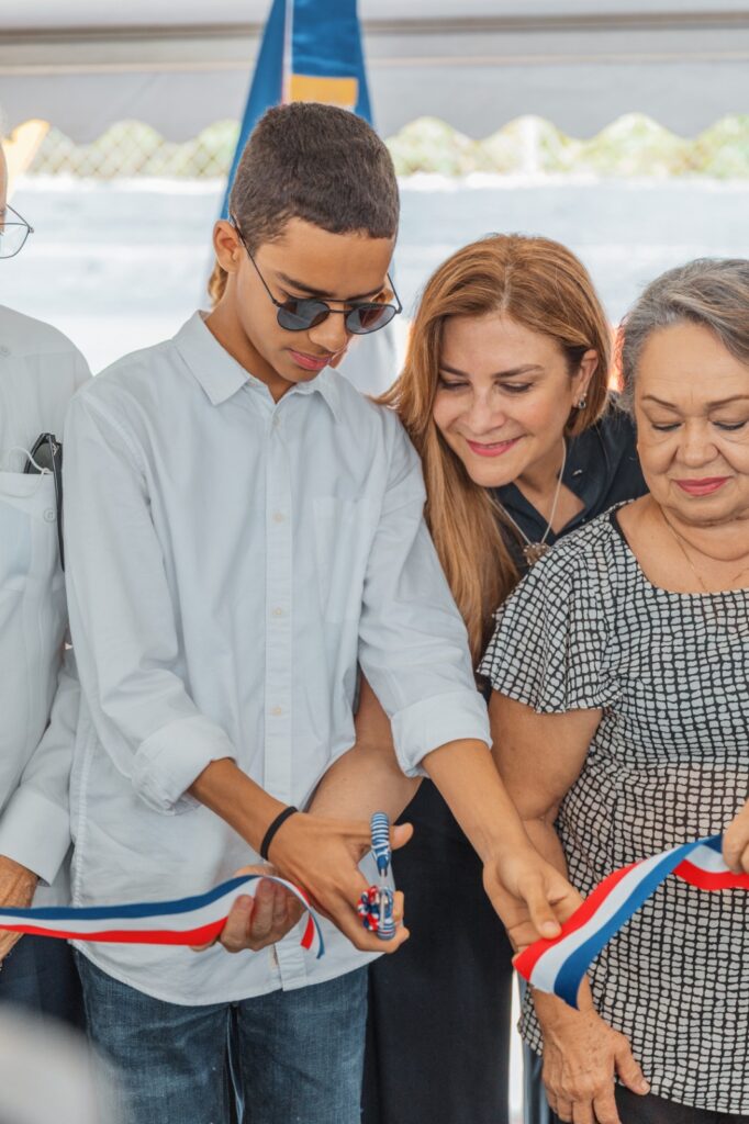 Carolina Mejía inaugura parque lineal en La Yagüita en honor a Christian Tejeda - Noticias de hoy en República Dominicana | De Último Minuto