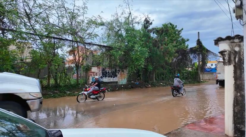 Moradores del Residencial Amalia SDE exigen solución urgente a problemas de drenaje - Noticias de hoy en República Dominicana | De Último Minuto
