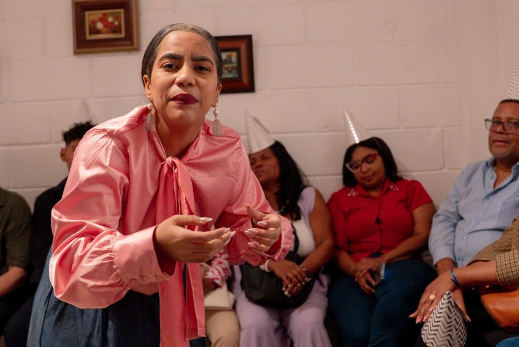 Microteatro presenta dos obras que exploran el amor, la memoria y la esperanza en su nueva temporada de mayo - Noticias de hoy en República Dominicana | De Último Minuto
