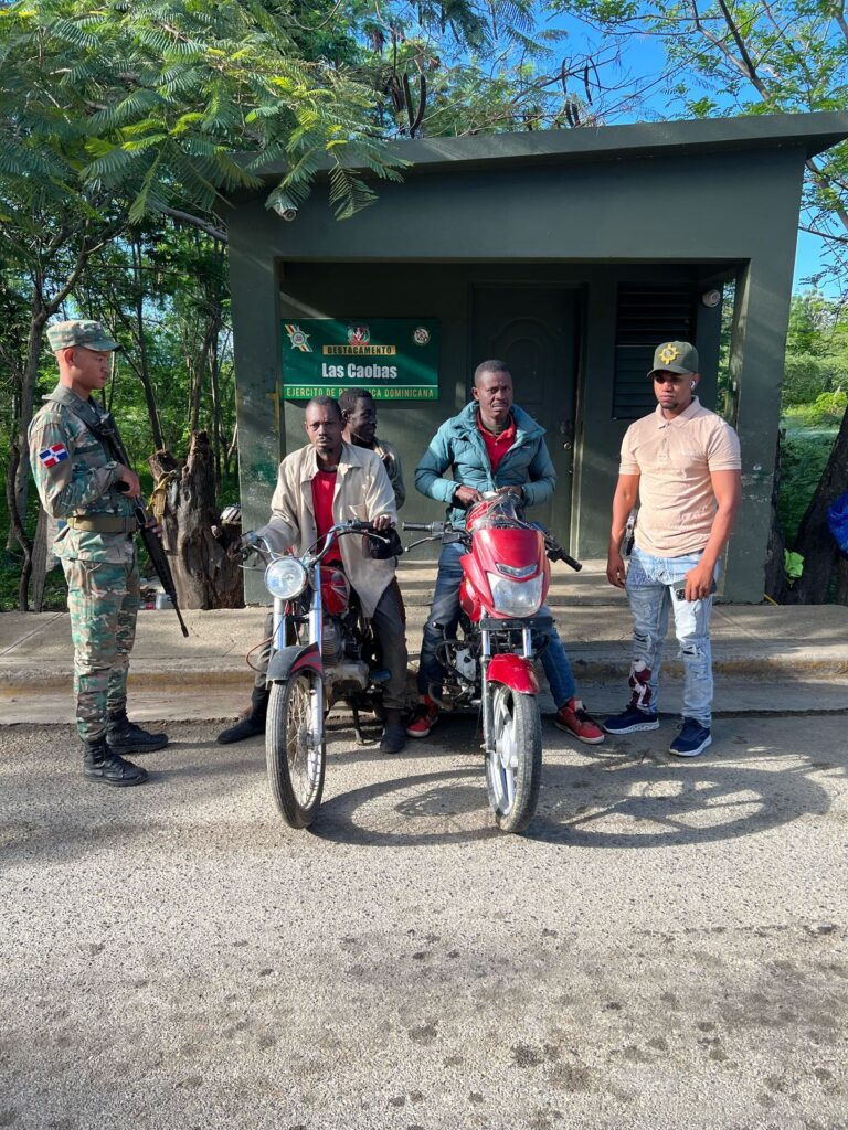 En Elías Piña dejan abandonado haitiano con 100 paquetes de cigarrillos de contrabando - Noticias de hoy en República Dominicana | De Último Minuto