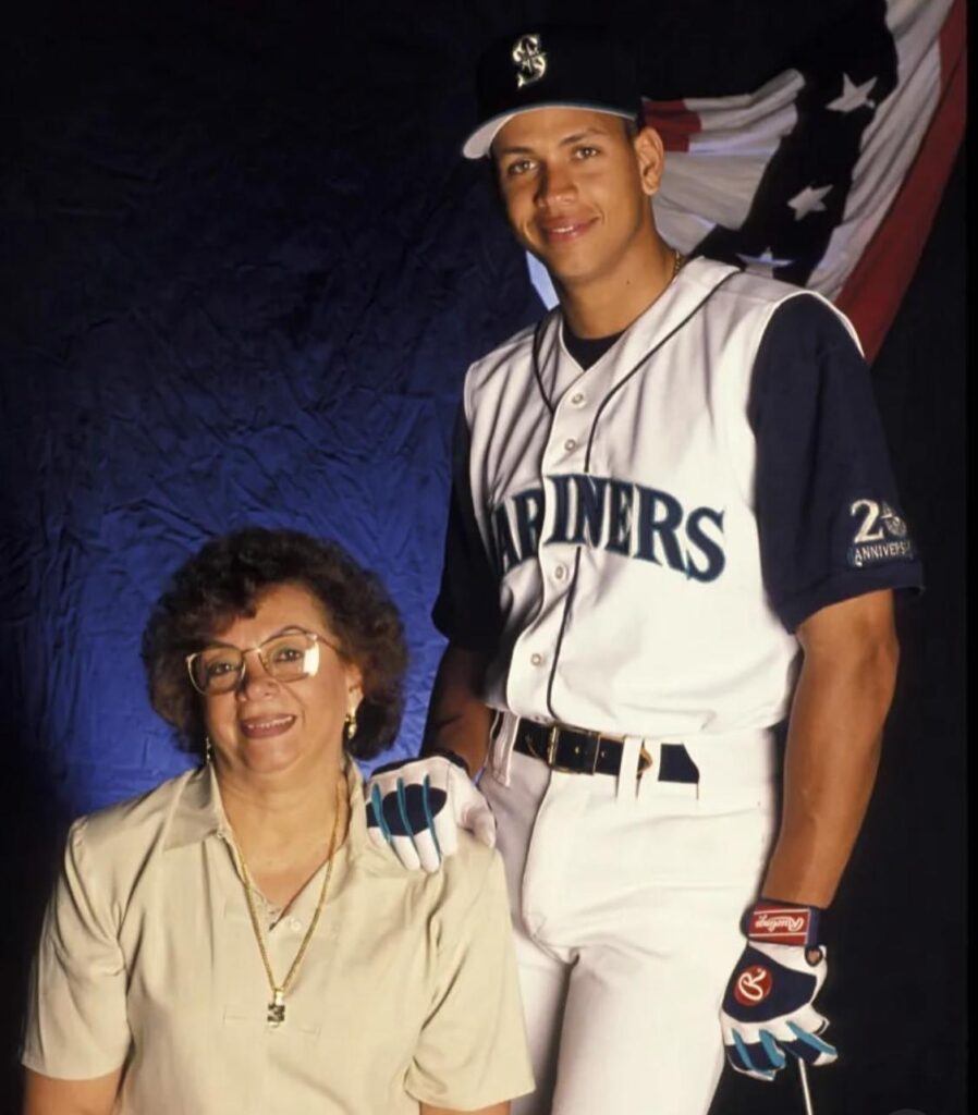 Figuras del espectáculo y el deporte celebran con emotivos mensajes el Día de las Madres en EEUU - Noticias de hoy en República Dominicana | De Último Minuto