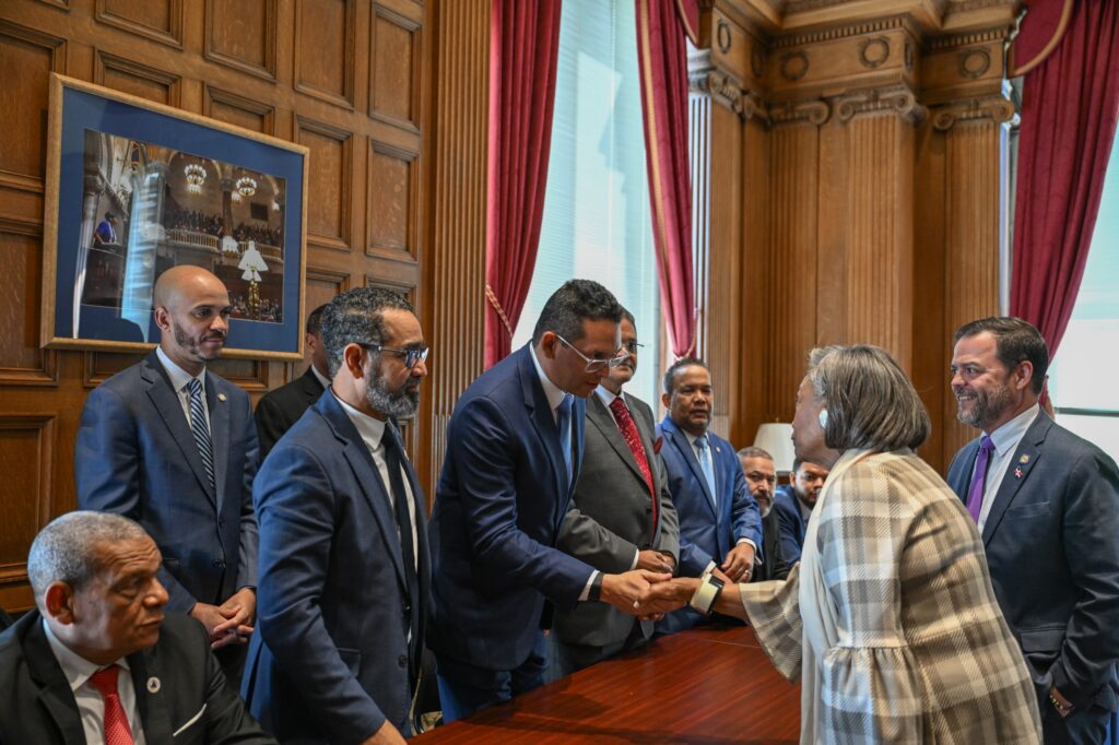Director del 911 recibe reconocimiento en EE. UU. por liderazgo en emergencias - Noticias de hoy en República Dominicana | De Último Minuto