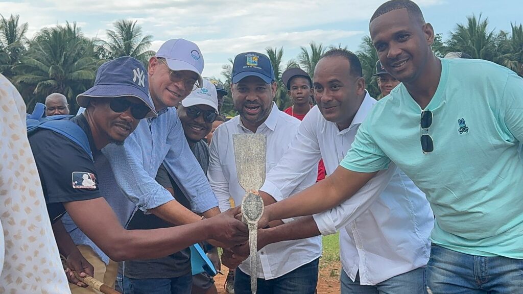 Alcaldía de Las Terrenas y sector privado comienzan trabajos de remozamiento en el Play de La Barbacoa - Noticias de hoy en República Dominicana | De Último Minuto