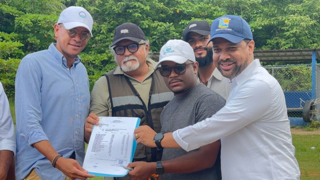 Alcaldía de Las Terrenas y sector privado comienzan trabajos de remozamiento en el Play de La Barbacoa - Noticias de hoy en República Dominicana | De Último Minuto