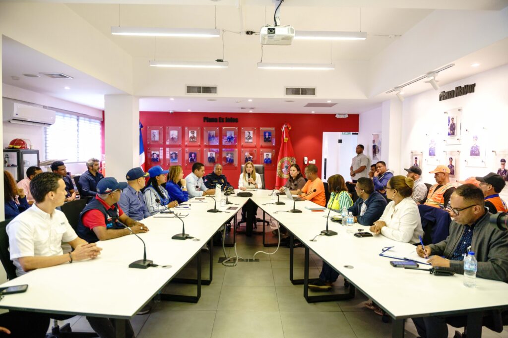Carolina Mejía activa el Comité de Prevención ante alerta roja por vaguada - Noticias de hoy en República Dominicana | De Último Minuto