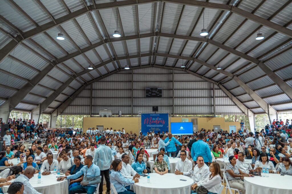 Raquel Peña celebra Día de las Madres con mujeres en Bahoruco - Noticias de hoy en República Dominicana | De Último Minuto