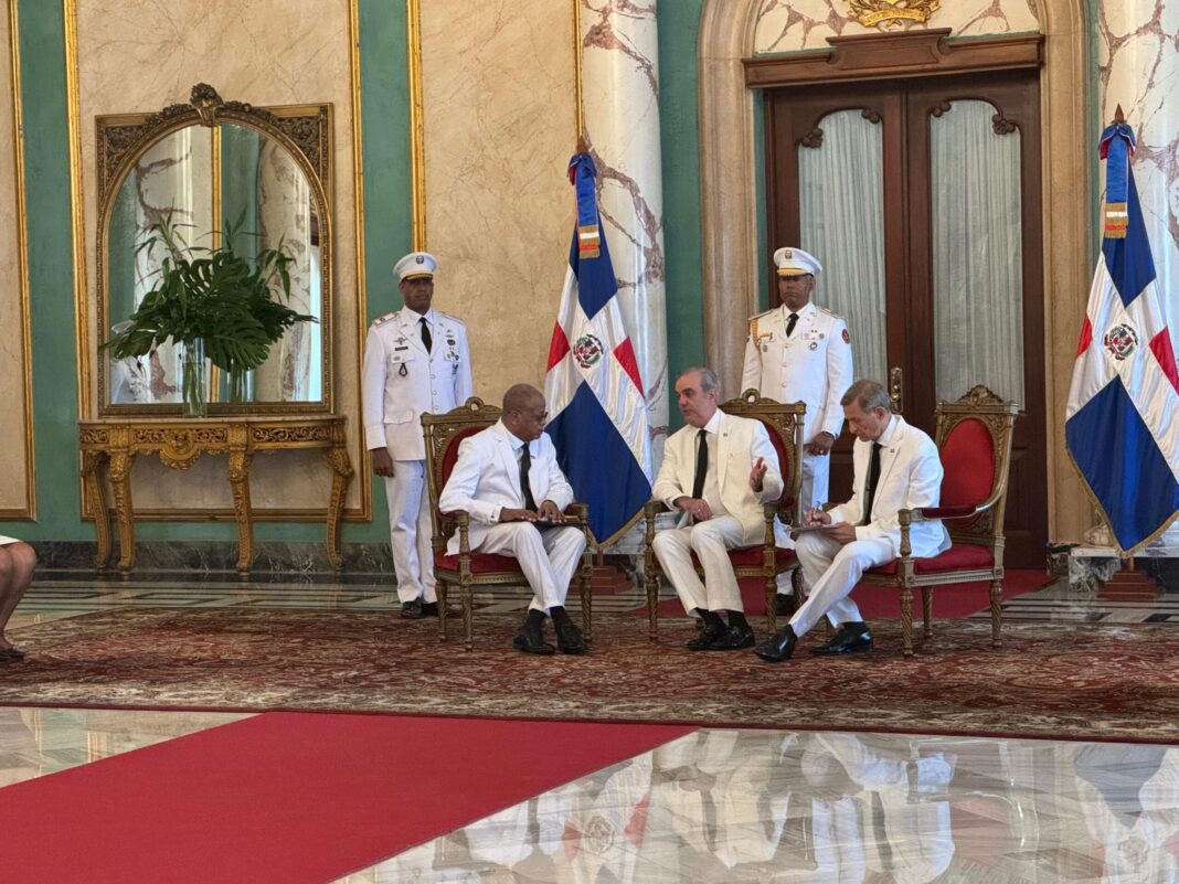 Abinader recibe cartas credenciales de nuevos embajadores acreditados en RD