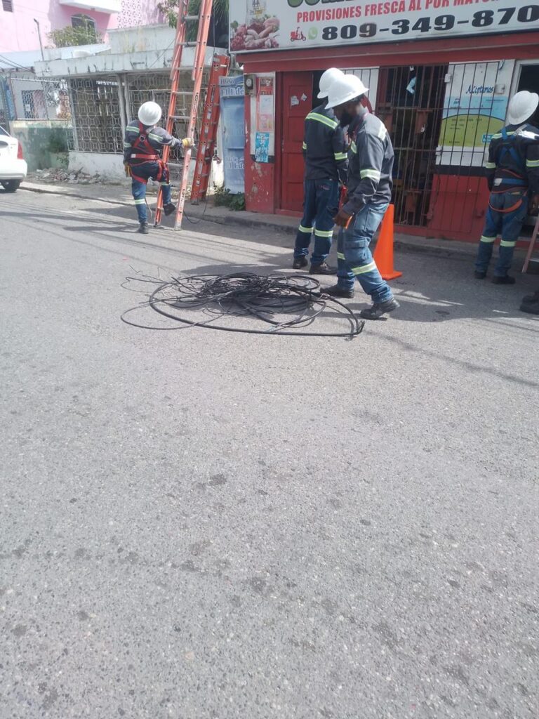 Edeeste desmantela conexiones ilegales en Higüey, El Seibo y San Pedro de Macorís - Noticias de hoy en República Dominicana | De Último Minuto
