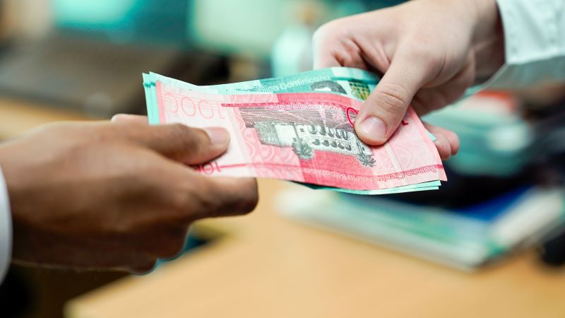 Dinero dominicano.