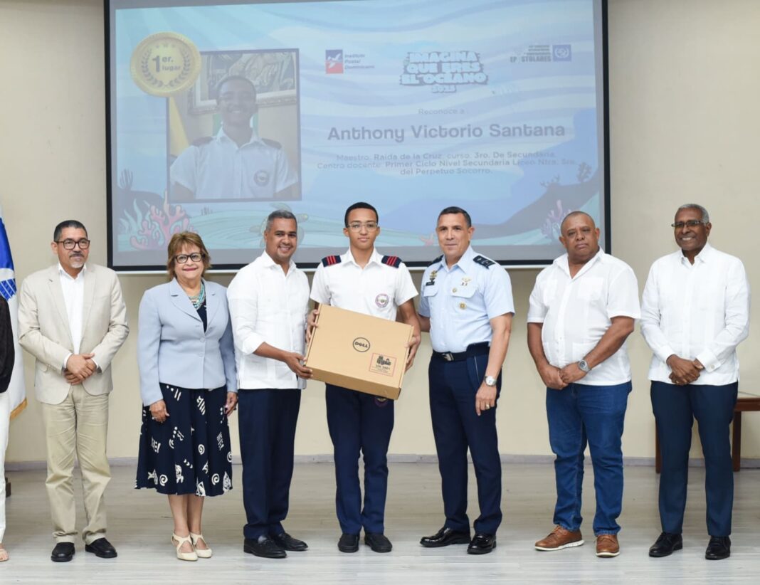 Inposdom reconoce talento estudiantil en premiación nacional