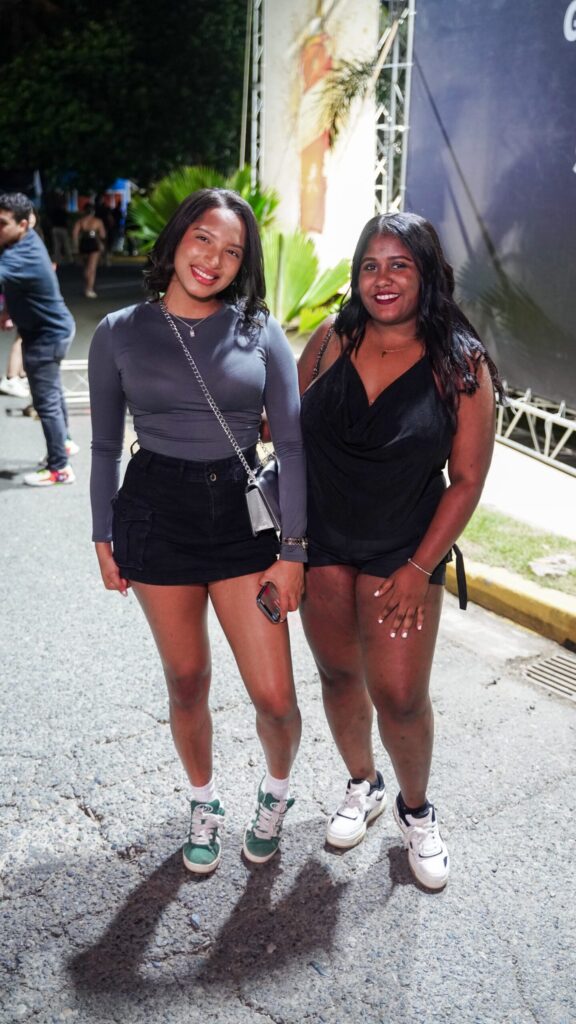 Transparencias, mini faldas y negro, protagonistas de esta noche en el concierto de Jhayco - Noticias de hoy en República Dominicana | De Último Minuto
