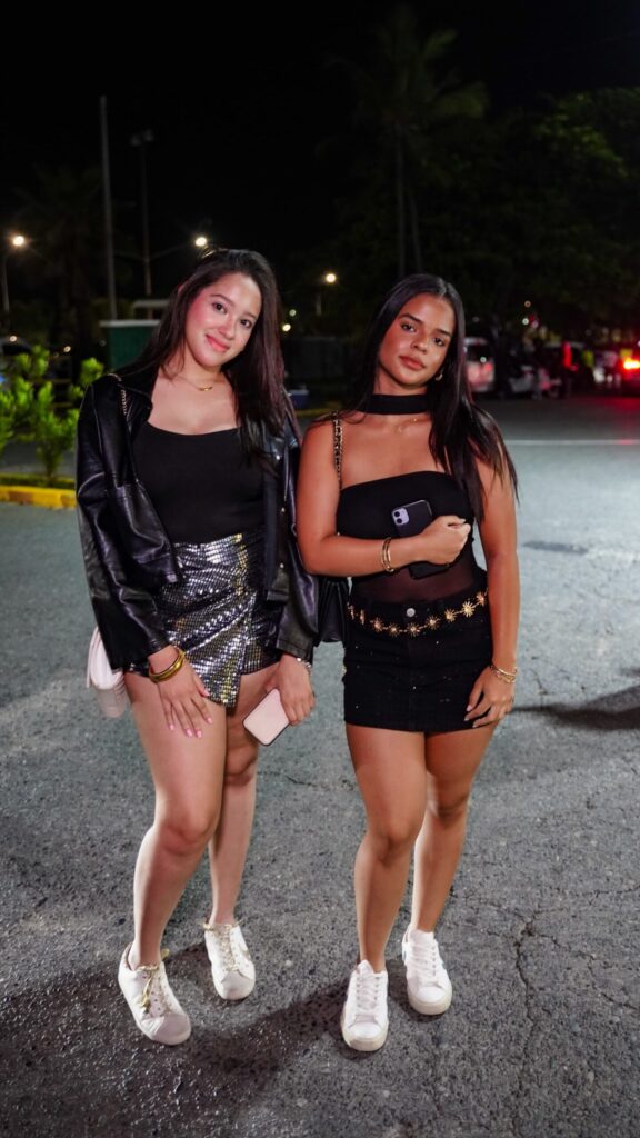 Transparencias, mini faldas y negro, protagonistas de esta noche en el concierto de Jhayco - Noticias de hoy en República Dominicana | De Último Minuto