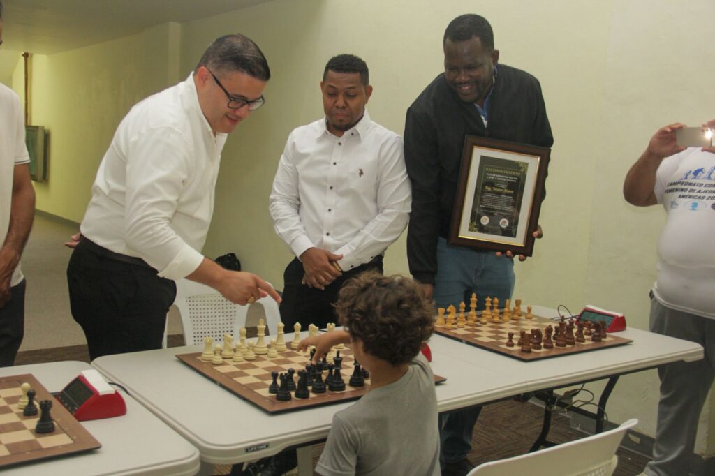 Reconocen a Néstor Matos en el primer torneo Clásico de Ajedrez Infantil y Juvenil 2025 - Noticias de hoy en República Dominicana | De Último Minuto