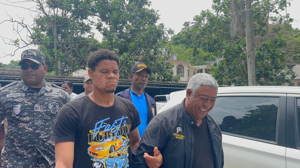 Acusado de homicidio se entrega tras escapar de dotación policial en Samaná - Noticias de hoy en República Dominicana | De Último Minuto