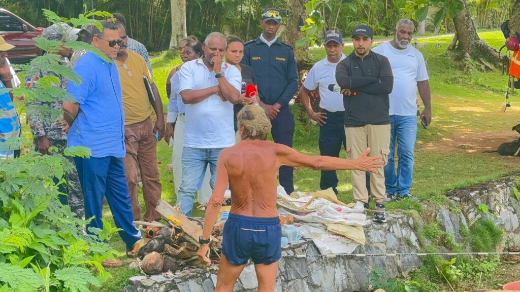 Alcaldía de Samaná recupera espacio de playa ocupado por ciudadano con problemas de salud mental - Noticias de hoy en República Dominicana | De Último Minuto