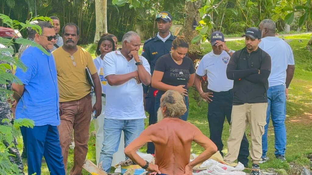 Alcaldía de Samaná recupera espacio de playa ocupado por ciudadano con problemas de salud mental - Noticias de hoy en República Dominicana | De Último Minuto