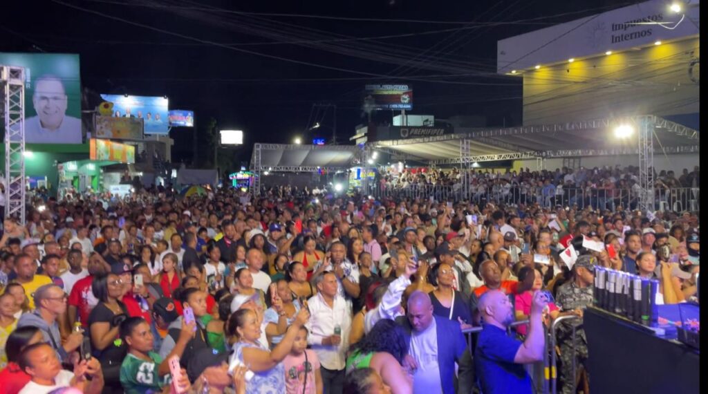 “Una noche para la historia”: El Torito hace vibrar a Bonao con su concierto “Gracias Dominicano” - Noticias de hoy en República Dominicana | De Último Minuto