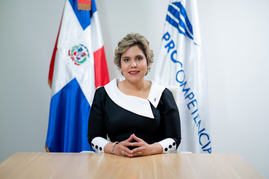 presidenta del Consejo Directivo de la Comisión Nacional de Defensa de la Competencia (Pro-Competencia), María Elena Vásquez Taveras, organizadora del Foro Internacional de Género y Competencia