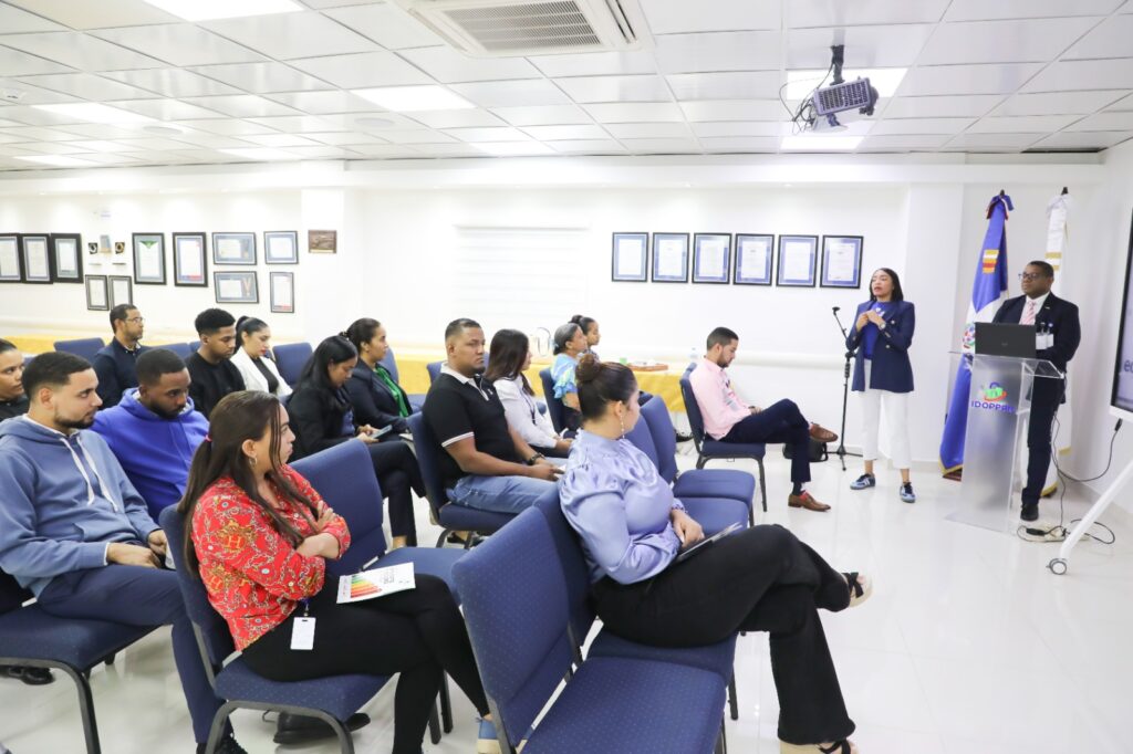 Edeeste impactó más de 5 mil personas con charla de eficiencia energética en primer semestre 2025 - Noticias de hoy en República Dominicana | De Último Minuto