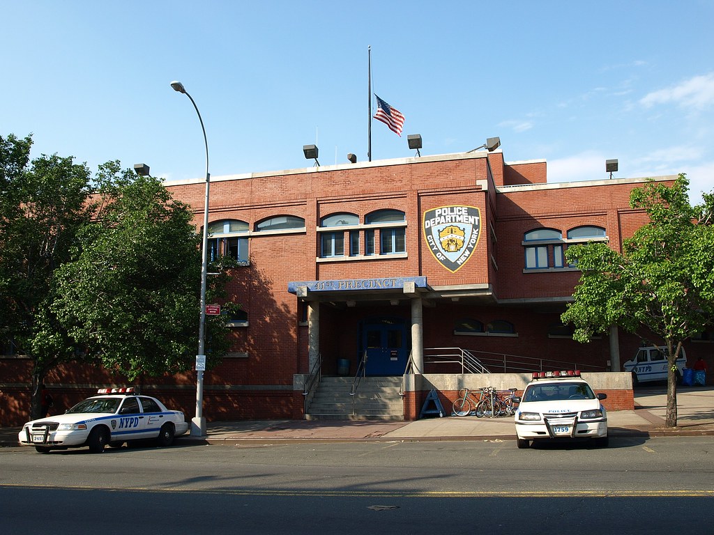 Muere joven bajo custodia de la policía en el Bronx