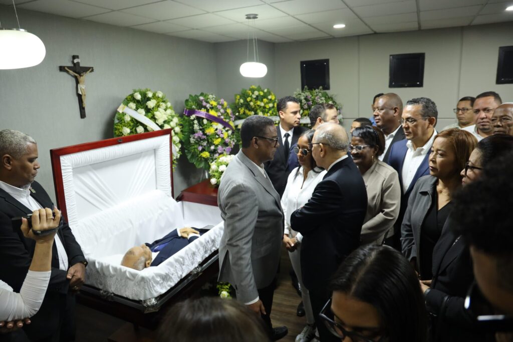 Danilo Medina acude a dar el pésame por fallecimiento del dirigente Danilo Santos - Noticias de hoy en República Dominicana | De Último Minuto