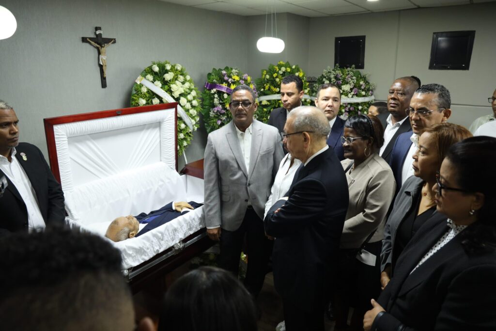 Danilo Medina acude a dar el pésame por fallecimiento del dirigente Danilo Santos - Noticias de hoy en República Dominicana | De Último Minuto