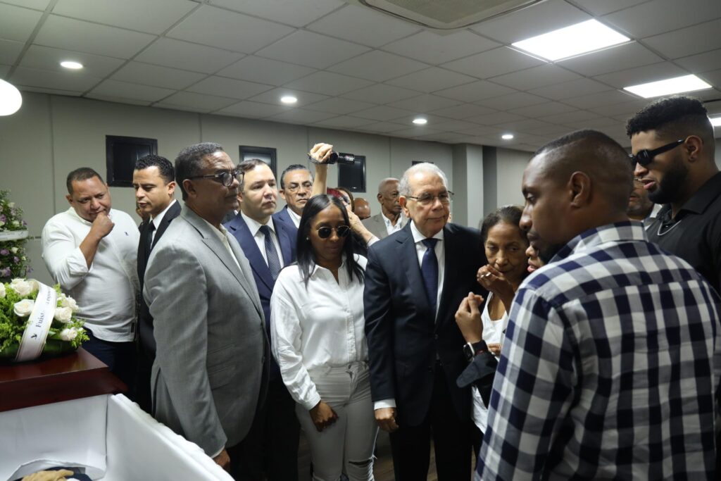 Danilo Medina acude a dar el pésame por fallecimiento del dirigente Danilo Santos - Noticias de hoy en República Dominicana | De Último Minuto