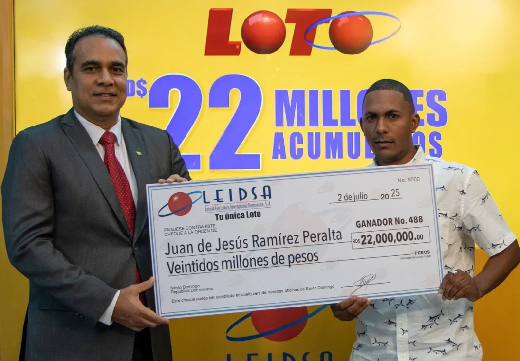 Empacador de supermercado se convierte en millonario con 22 millones de la Loto