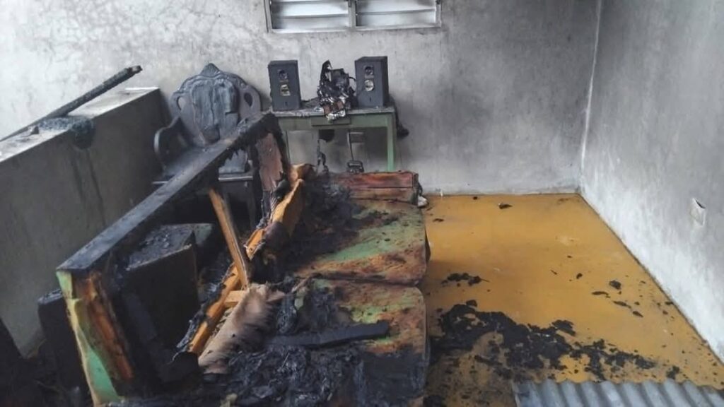 Incendio consume taller de ebanistería en una comunidad de Salcedo - Noticias de hoy en República Dominicana | De Último Minuto