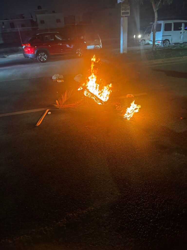 Residentes de San Isidro Labrador protestan con quema de neumáticos por larga tanda de apagones - Noticias de hoy en República Dominicana | De Último Minuto