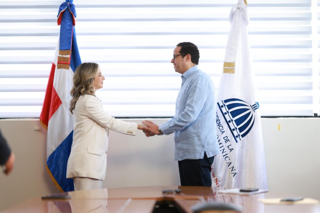 Administración Pública juramenta a Gloria Reyes en la nueva Dirección de Desarrollo Social Supérate - Noticias de hoy en República Dominicana | De Último Minuto