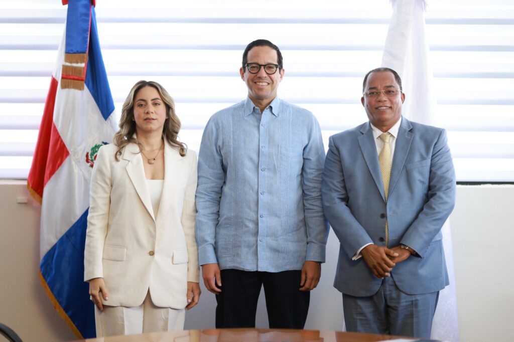 Administración Pública juramenta a Gloria Reyes en la nueva Dirección de Desarrollo Social Supérate - Noticias de hoy en República Dominicana | De Último Minuto