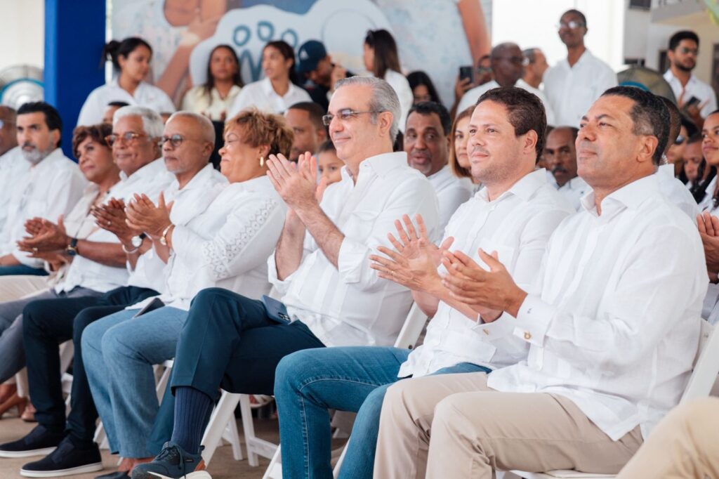 Con una inversión de RD$182 millones, Abinader entrega 72 nuevos apartamentos en Boca Chica - Noticias de hoy en República Dominicana | De Último Minuto
