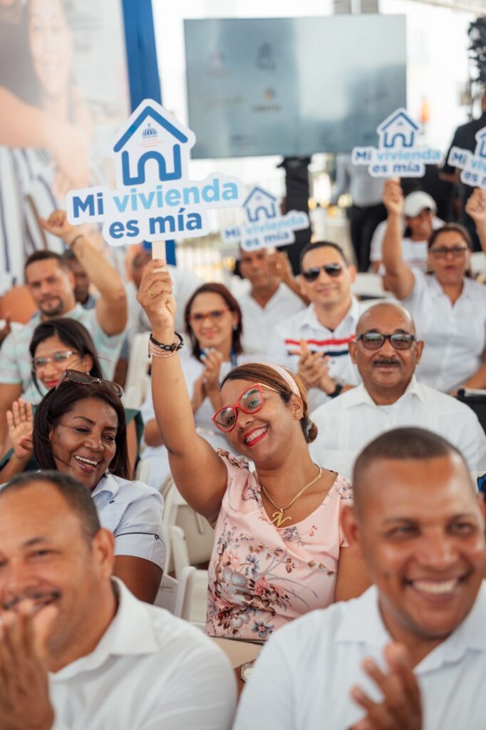Con una inversión de RD$182 millones, Abinader entrega 72 nuevos apartamentos en Boca Chica - Noticias de hoy en República Dominicana | De Último Minuto