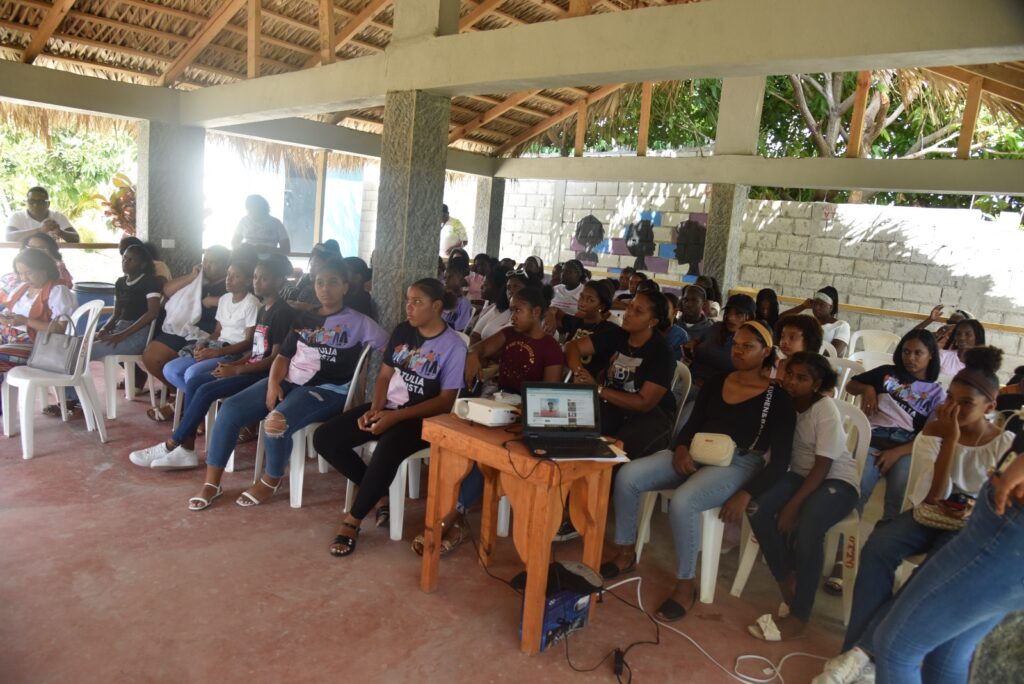 Mujeres afro de la Región Enriquillo lanzan el proyecto FAME - Noticias de hoy en República Dominicana | De Último Minuto