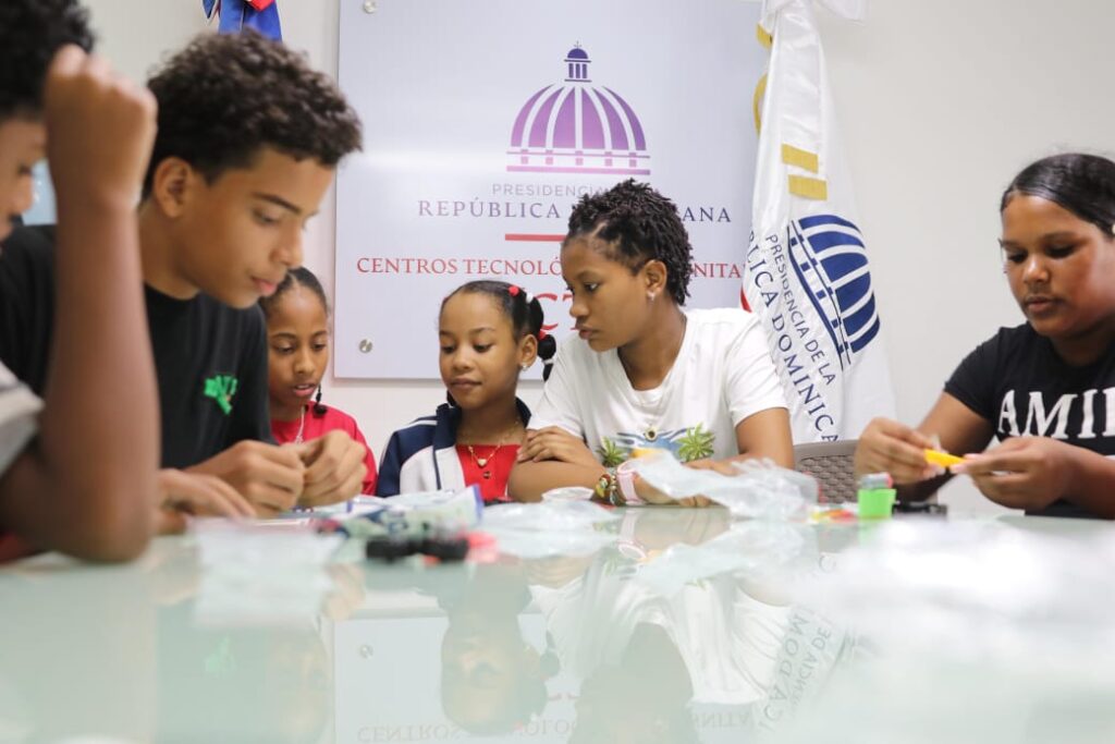 Campamento “Verano Maker 2025” finaliza con éxito en los Centros Tecnológicos Comunitarios - Noticias de hoy en República Dominicana | De Último Minuto