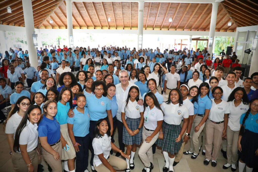 Abinader inaugura escuelas en La Altagracia con capacidad para 1,600 estudiantes - Noticias de hoy en República Dominicana | De Último Minuto