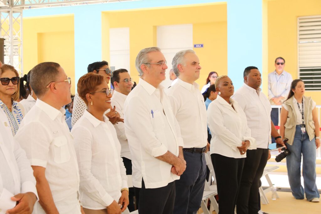 Abinader inaugura escuelas en La Altagracia con capacidad para 1,600 estudiantes - Noticias de hoy en República Dominicana | De Último Minuto