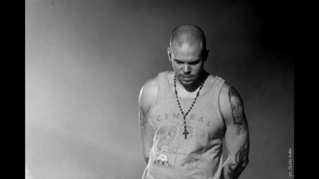 Residente cancela su participación en festivales en España por vínculos con empresas ligadas al conflicto en Palestina